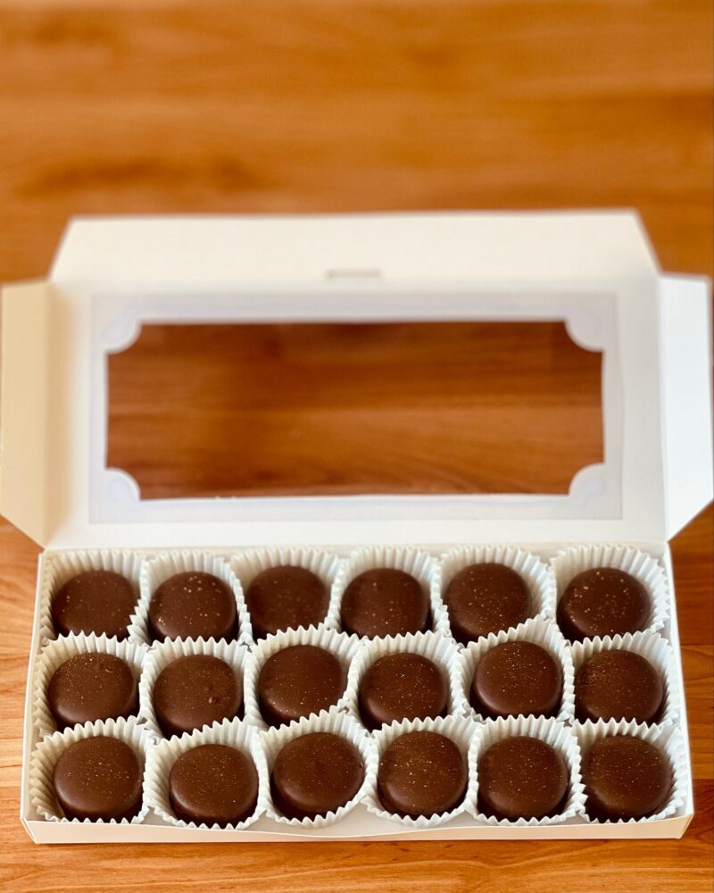 Mini Alfajores sin Azúcar con manjar y bañado con chocolate - Image 2